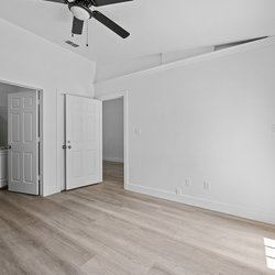 apartment unit with wood floor at at Oaks At Magnolia Apartments located in Tallahassee, FL